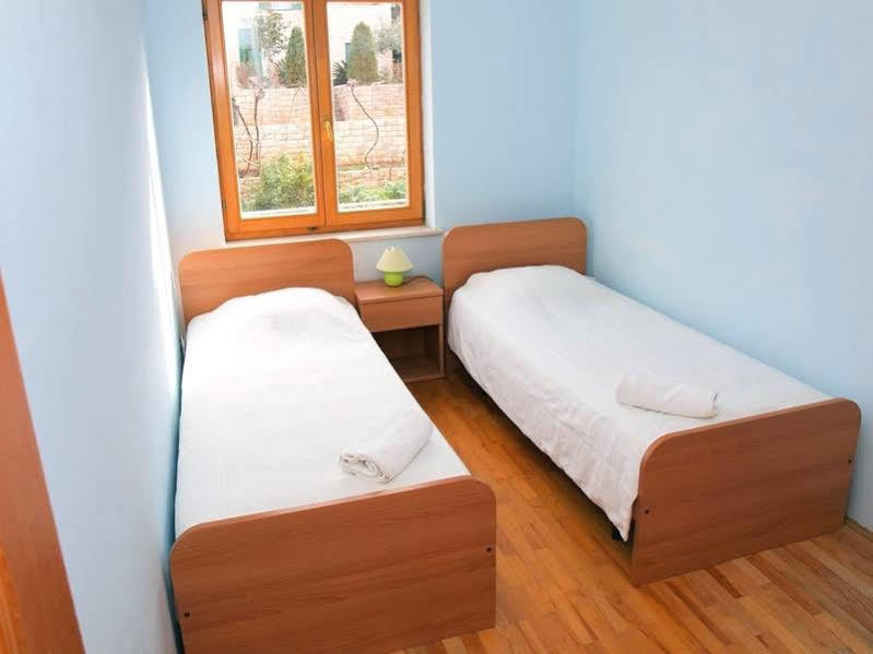 Santic Hotel Постира Екстериор снимка