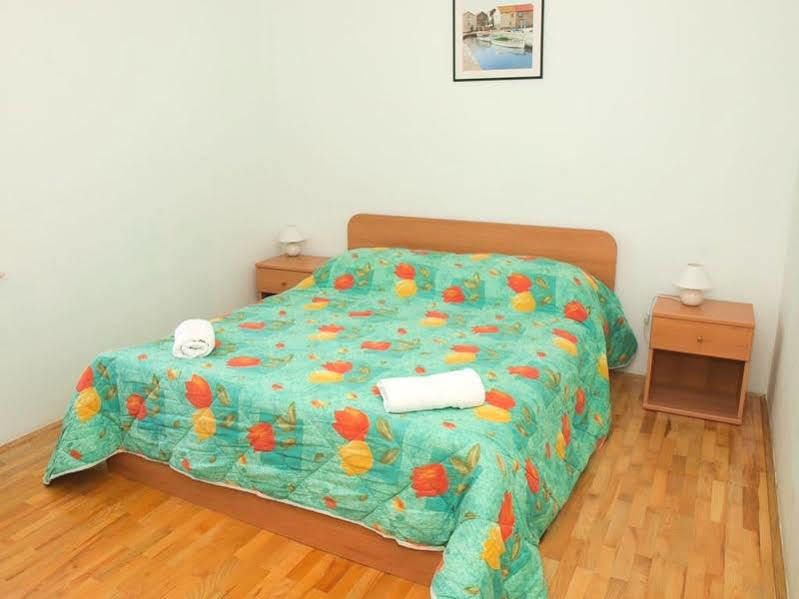 Santic Hotel Постира Екстериор снимка