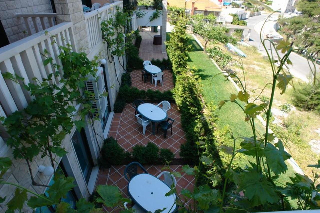 Santic Hotel Постира Екстериор снимка