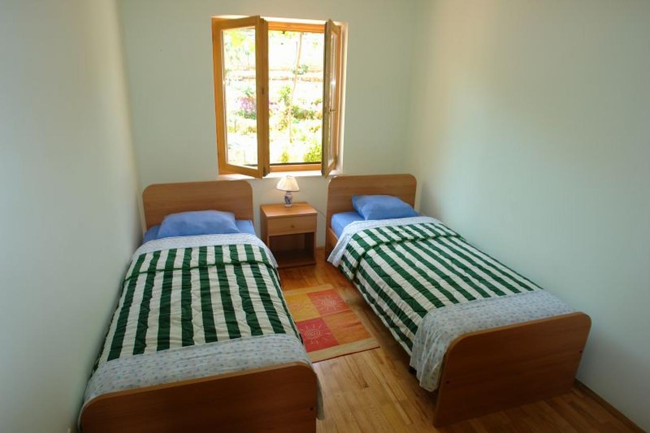 Santic Hotel Постира Екстериор снимка